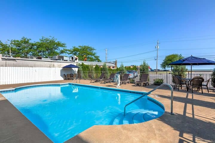 Pool 23 of 31